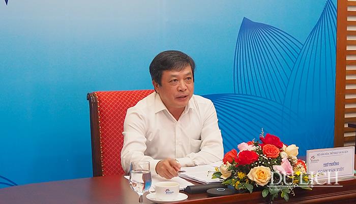 Thứ trưởng Bộ Văn hóa, Thể thao và Du lịch Đoàn Văn Việt phát biểu khai mạc hội nghị